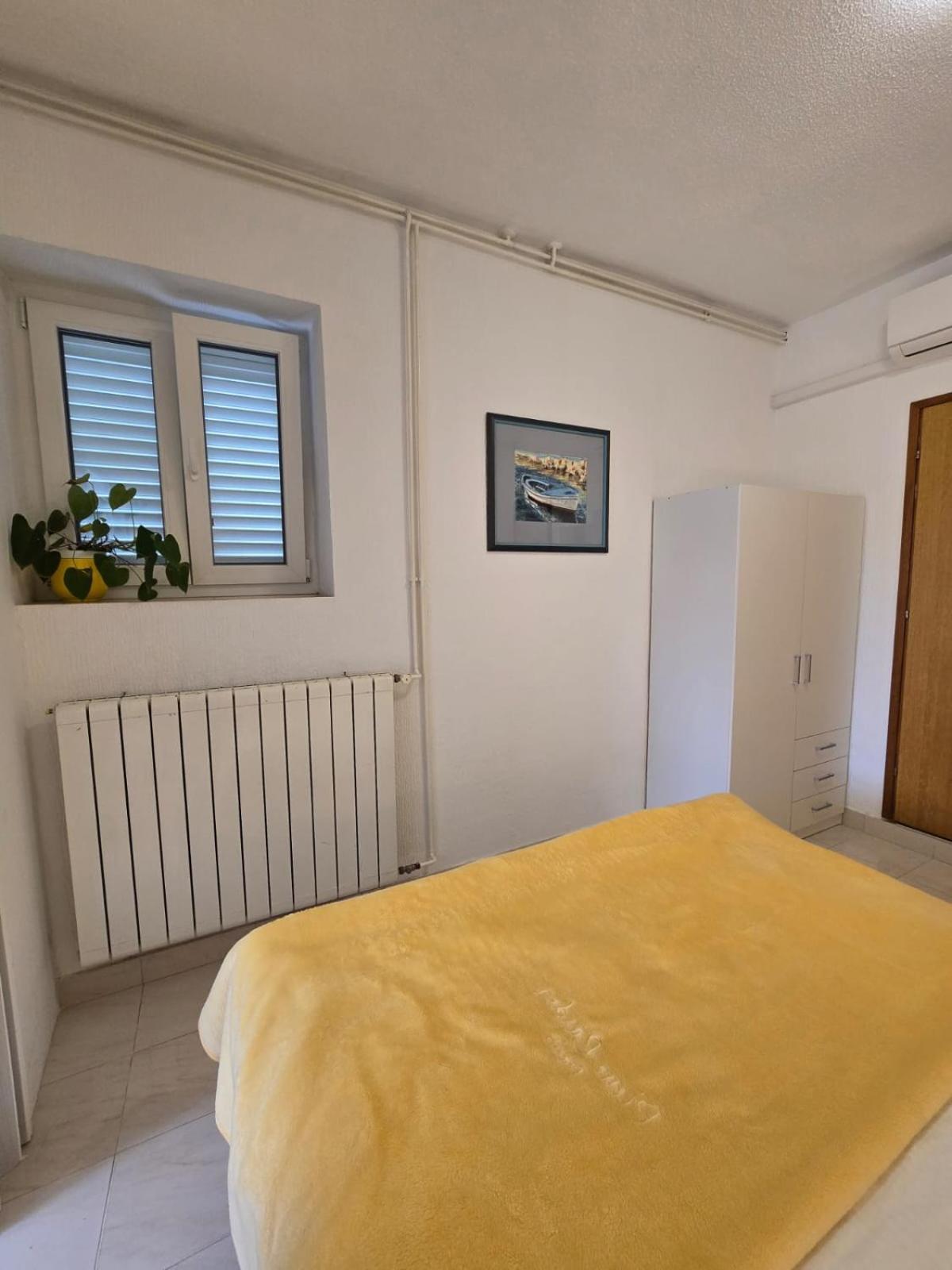 Apartment Ella Banjol Exterior photo
